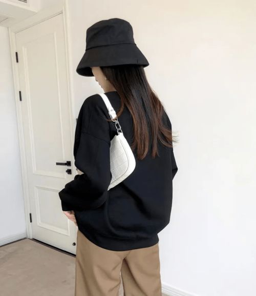 秋天穿這件衛(wèi)衣好時(shí)髦——空氣層廓形真yyds，可甜可咸，男女同款